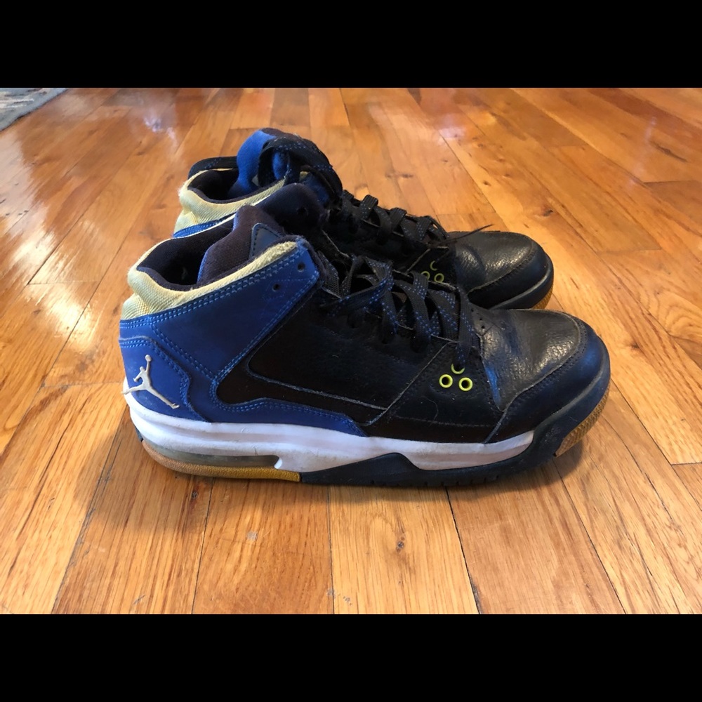 Michael Jordan boys high tops. Size 4.5